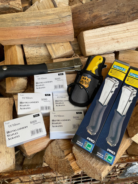 2 x Rapid Hammertacker R11 + 20.000 Klammern und Messertasche + Messer